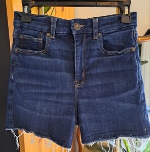American Eagle Women's curvie high rise Denim shorts/ Size: 6
